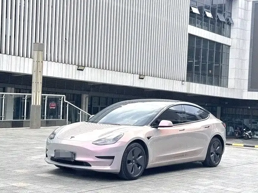 Tesla Model 3 — фото 1