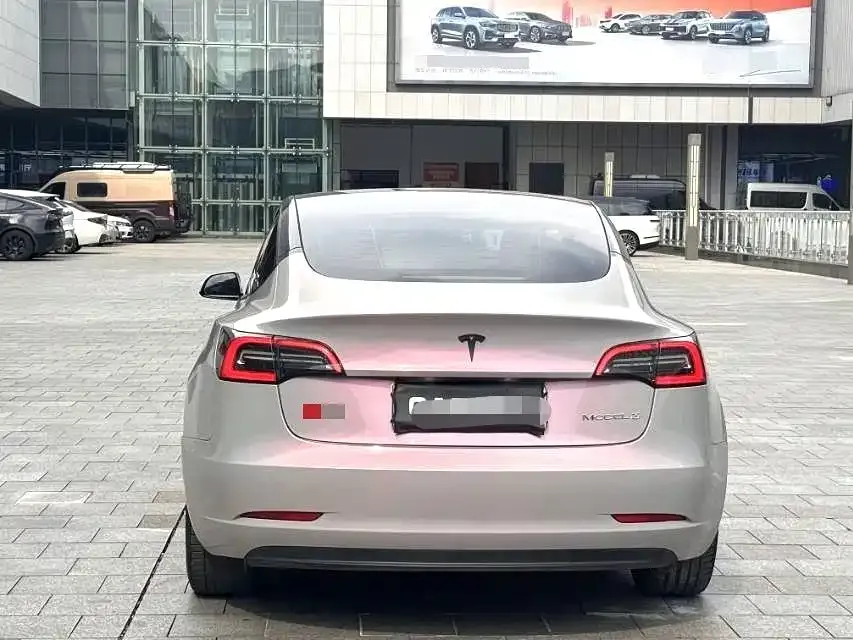 Tesla Model 3 — фото 2