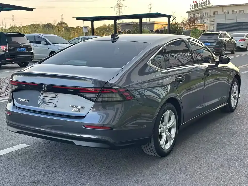 Honda Accord — фото 6