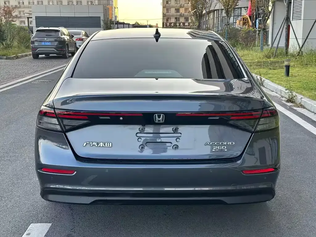 Honda Accord — фото 9
