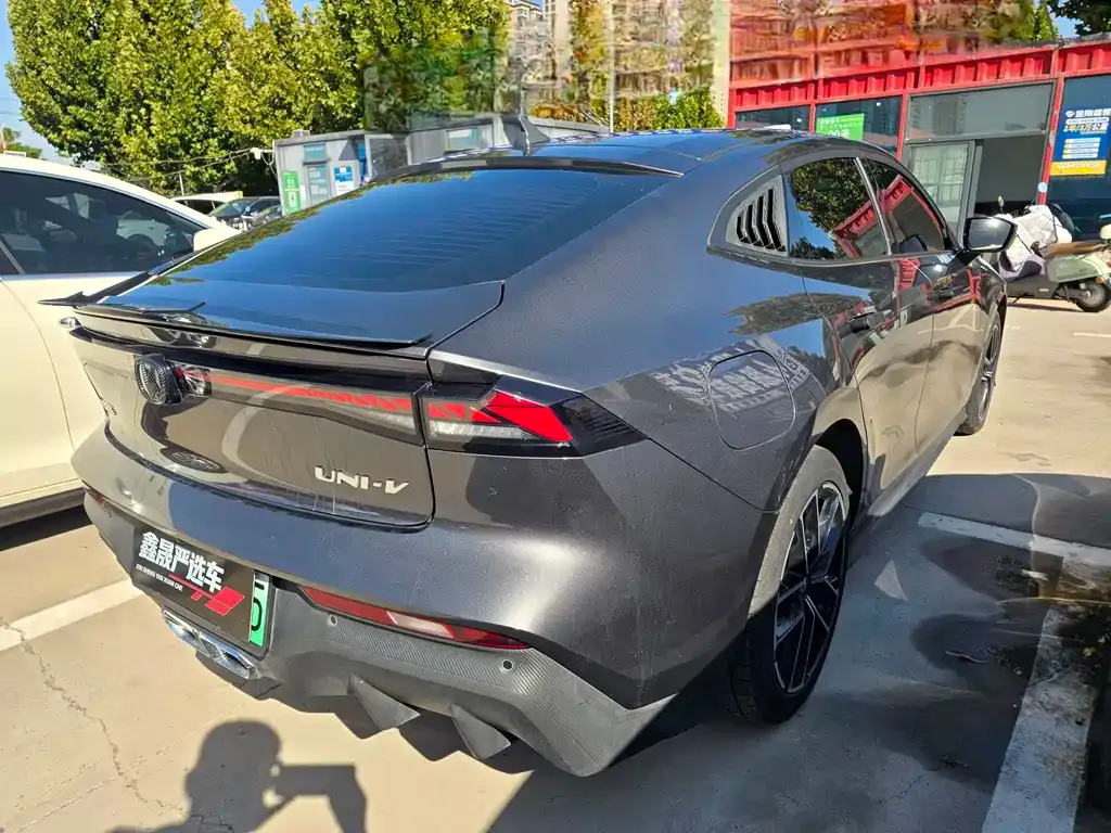 Changan UNI-V iDD — фото 2