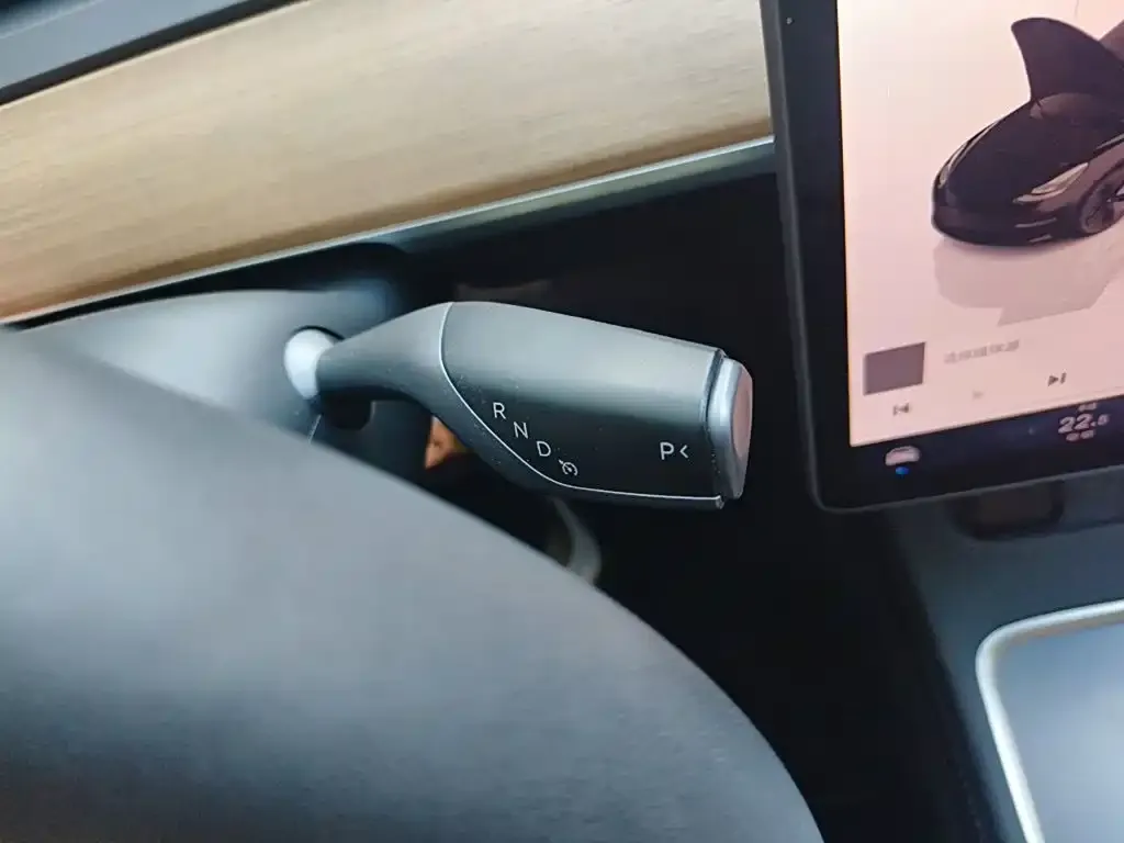 Tesla Model 3 — фото 3