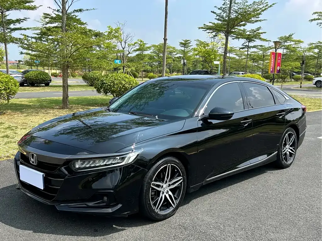 Honda Accord — фото 1