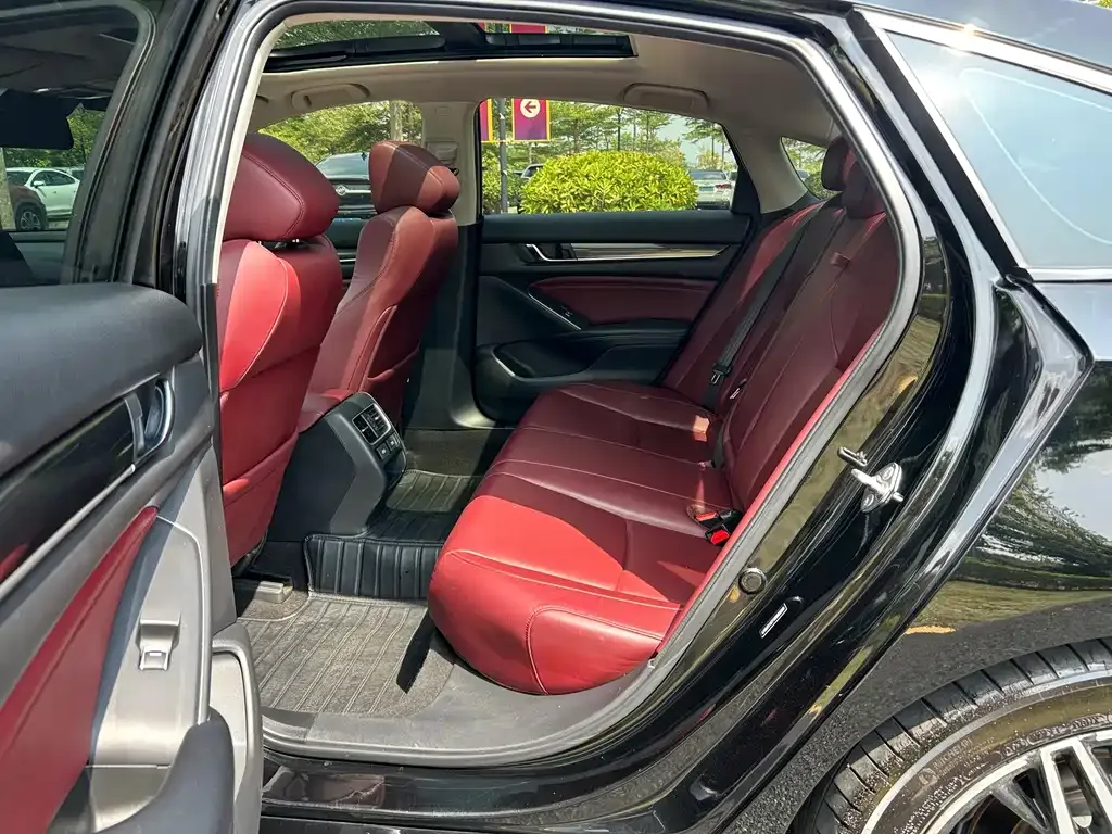 Honda Accord — фото 9