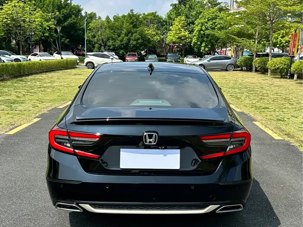 Honda Accord — фото 7