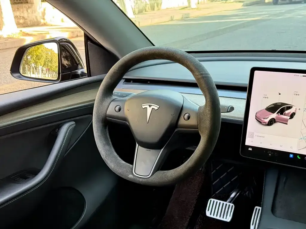 Tesla Model Y — фото 2