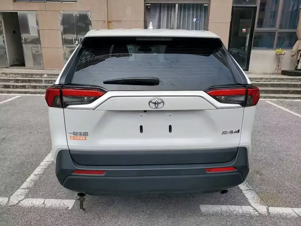 Toyota RAV4 — фото 6