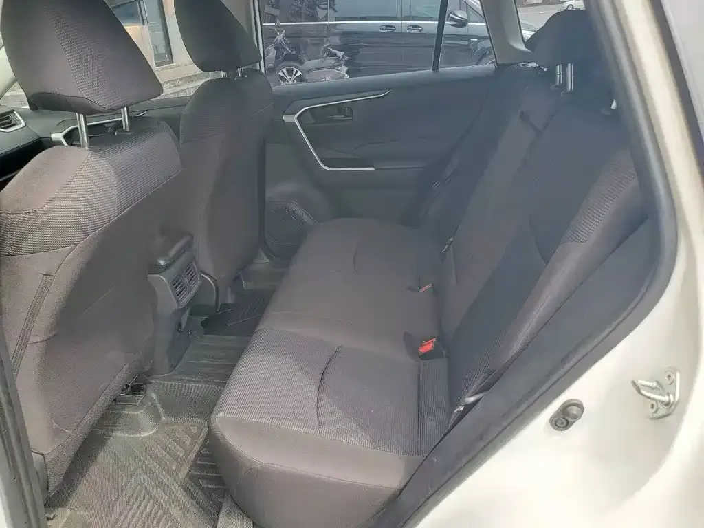 Toyota RAV4 — фото 2