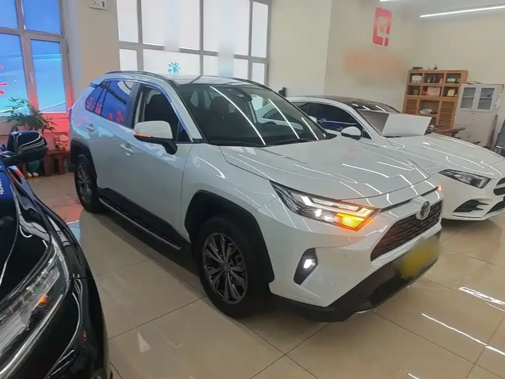 Toyota RAV4 — фото 4
