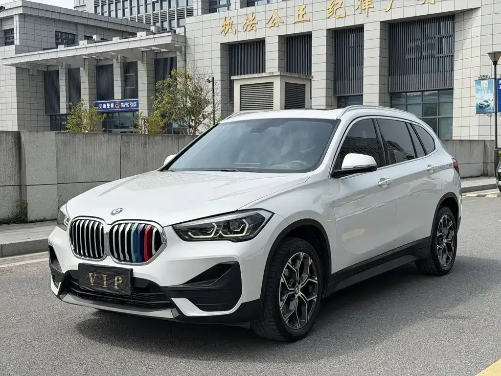 BMW X1 — фото 1