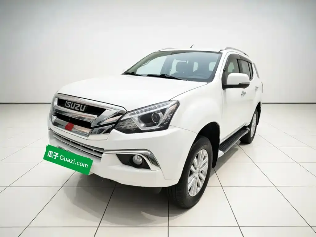 Isuzu MU-X — фото 1