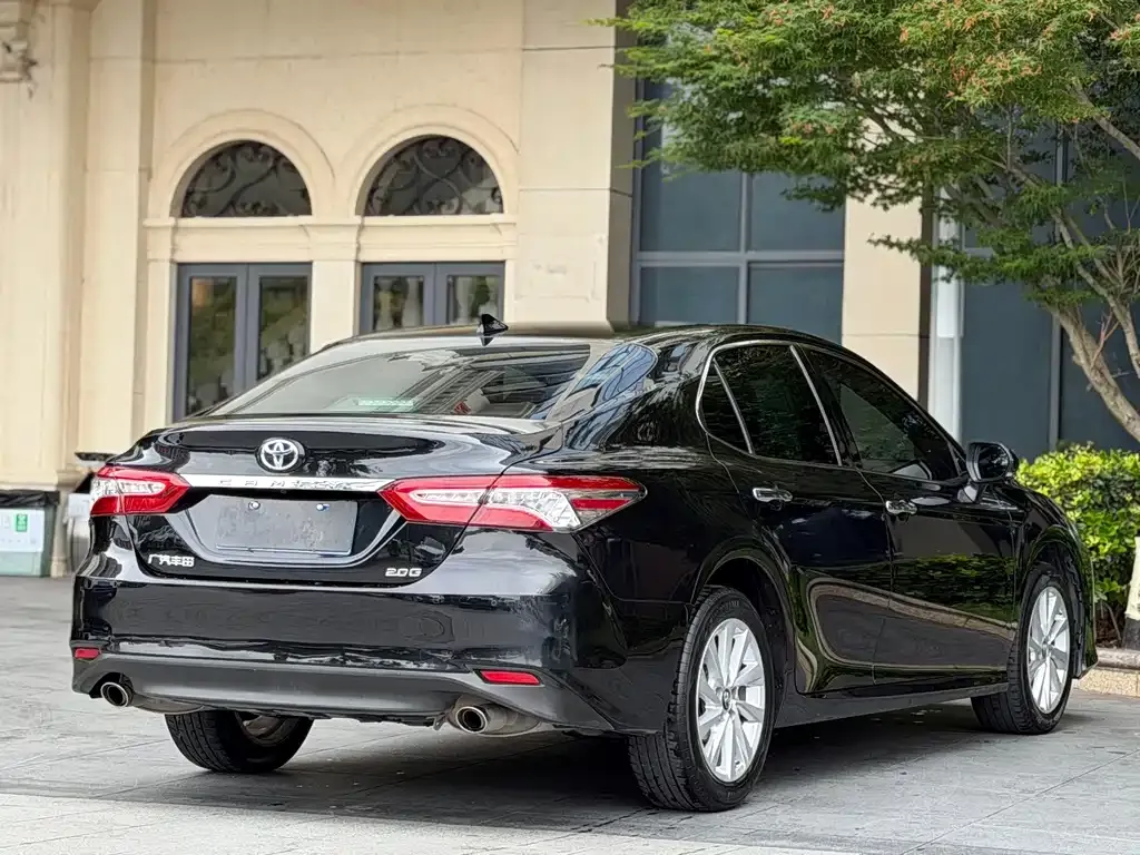 Toyota Camry — фото 8