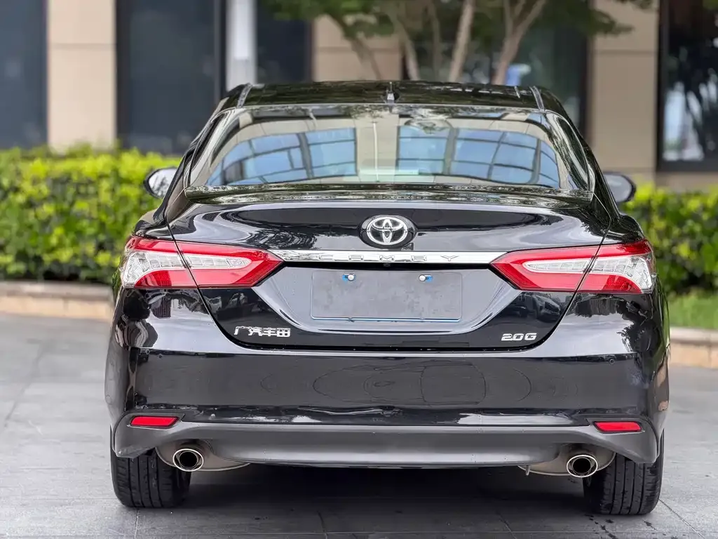 Toyota Camry — фото 2