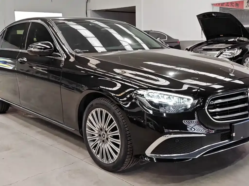 Mercedes-Benz E-Class — фото 1