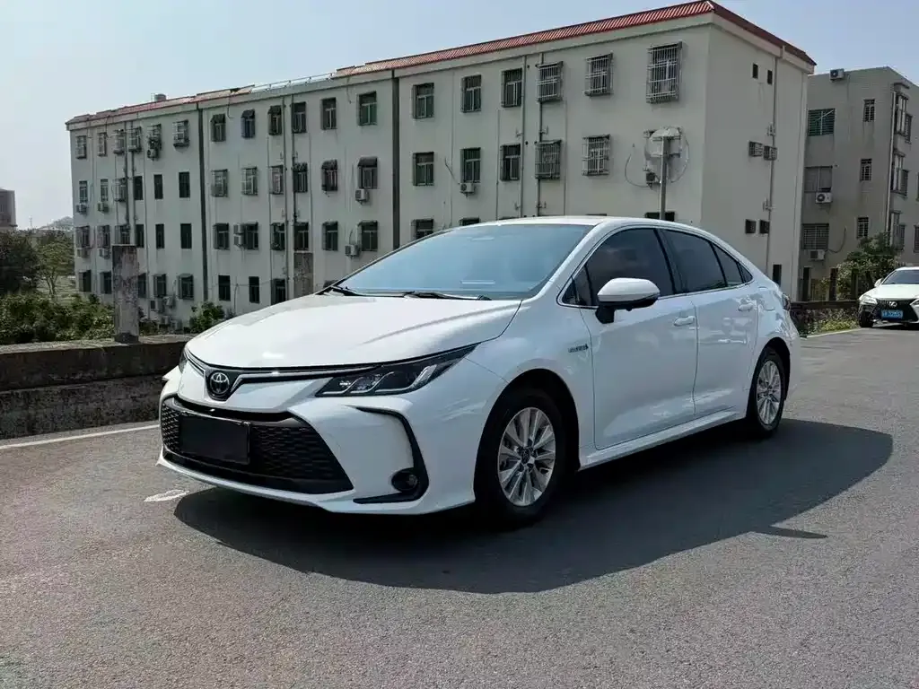 Toyota Corolla — фото 1