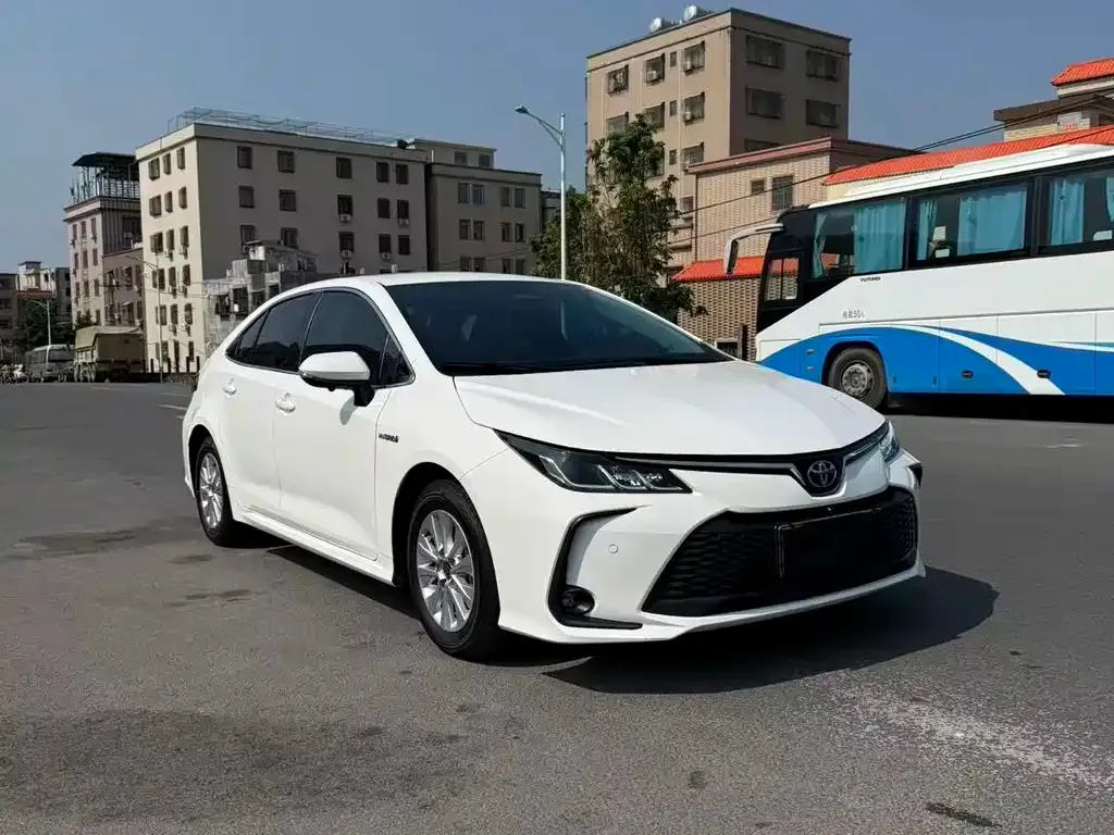 Toyota Corolla — фото 9