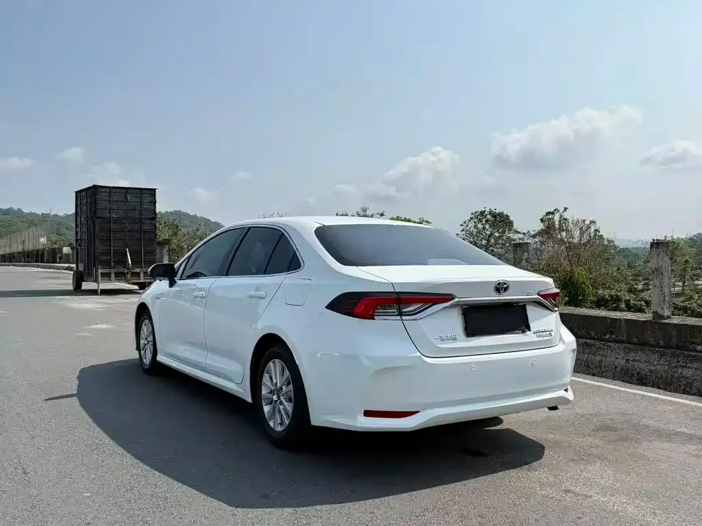 Toyota Corolla — фото 3