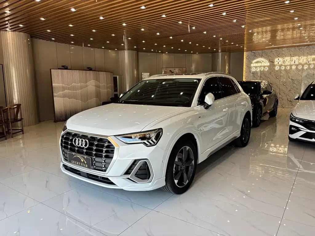 Audi Q3 — фото 1