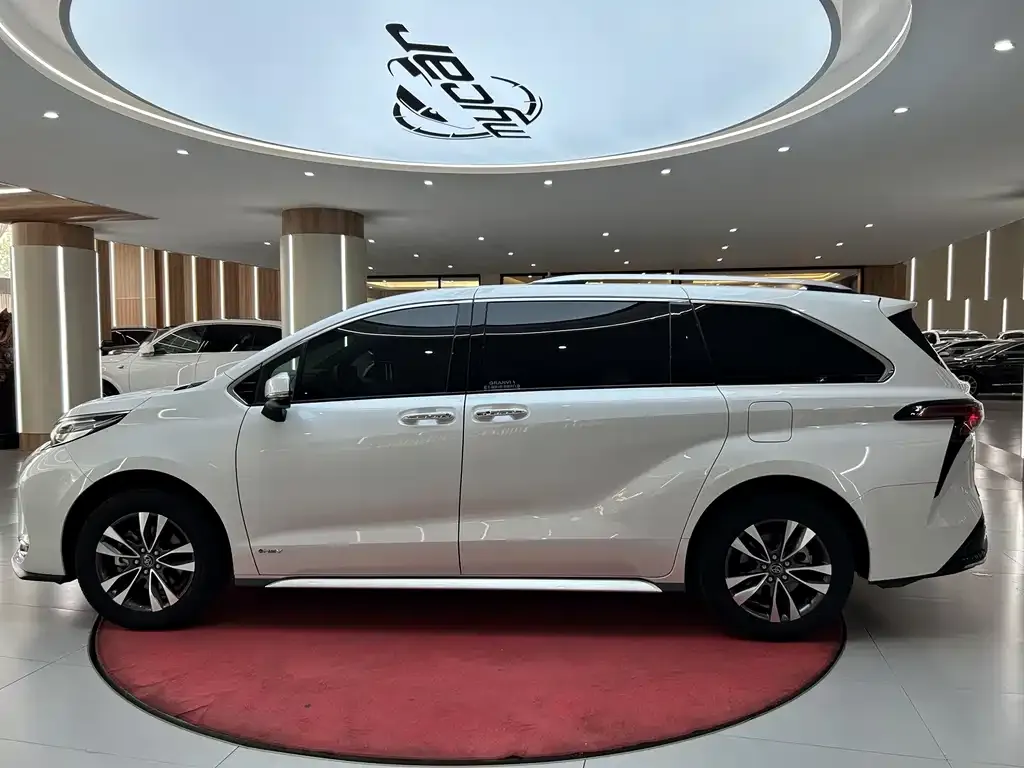 Toyota Granvia — фото 3