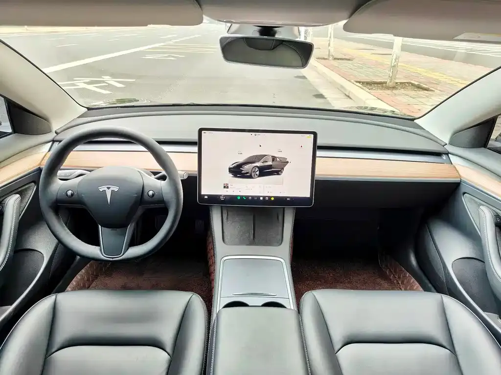 Tesla Model 3 — фото 8