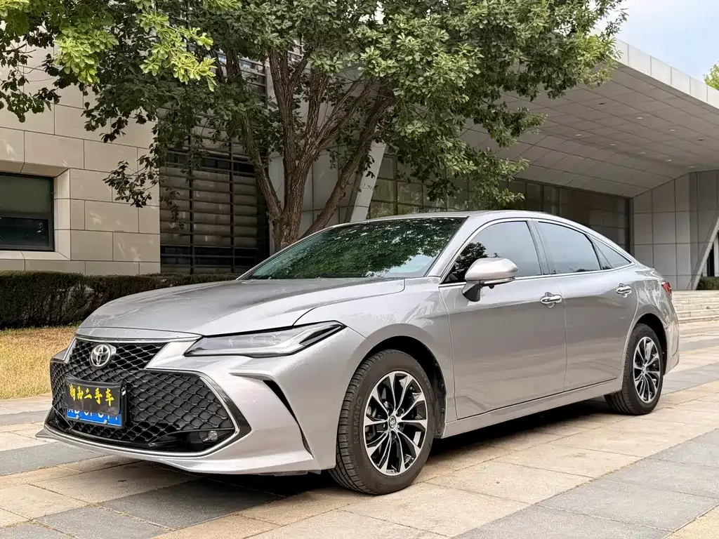 Toyota Avalon — фото 1