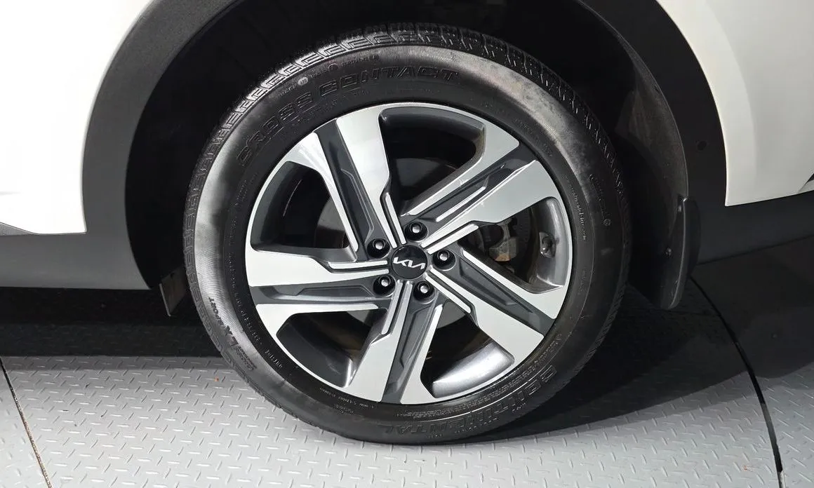 Kia Sorento — фото 9