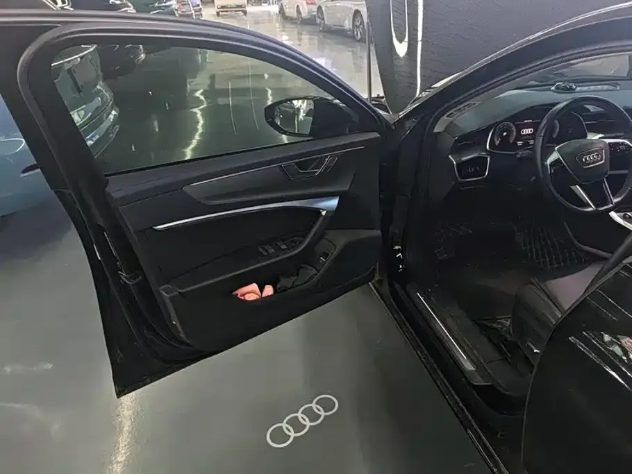 Audi A6L — фото 2