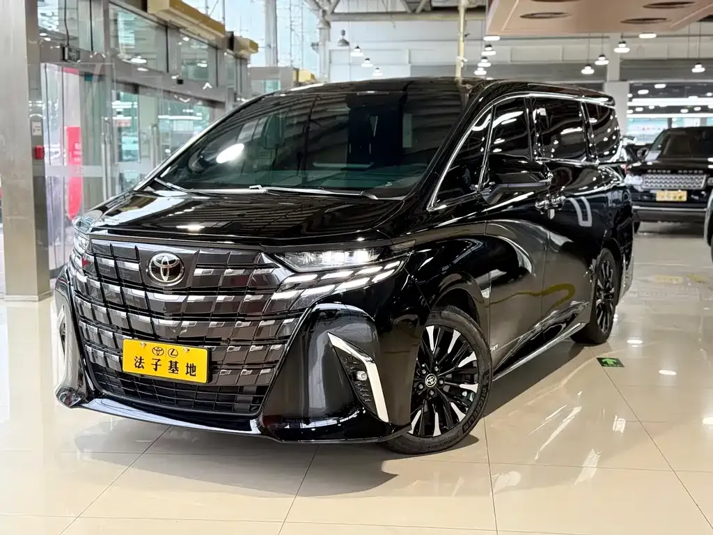 Toyota Alphard — фото 1