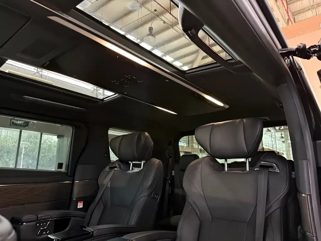 Toyota Alphard — фото 4