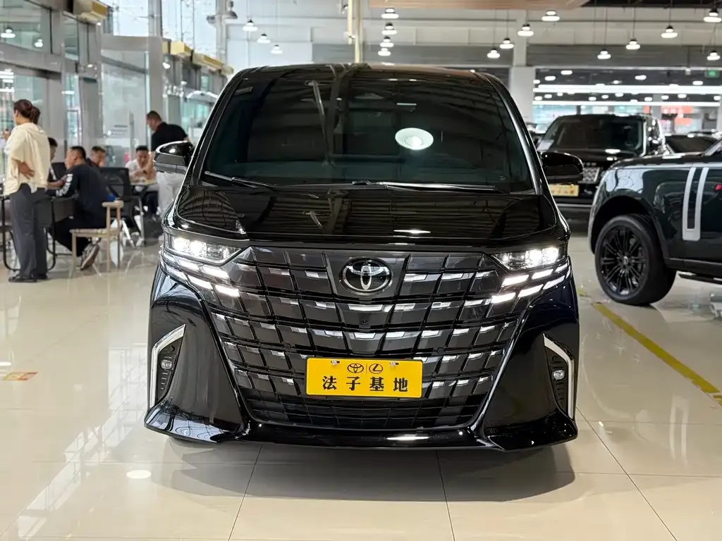 Toyota Alphard — фото 7
