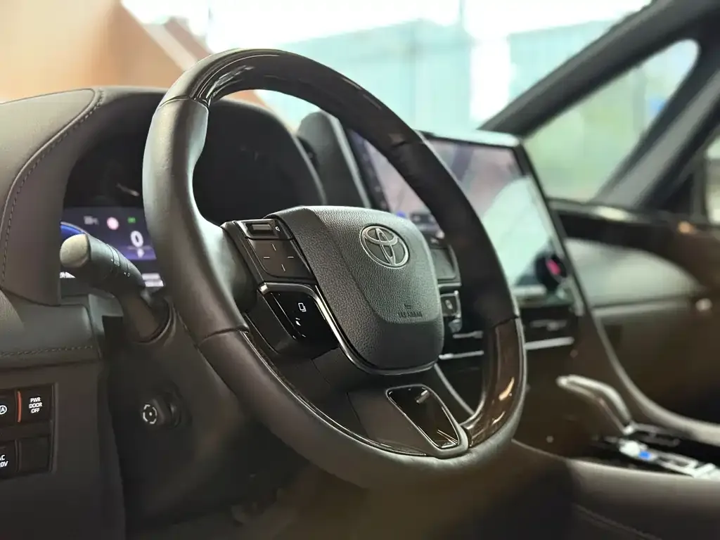 Toyota Alphard — фото 5