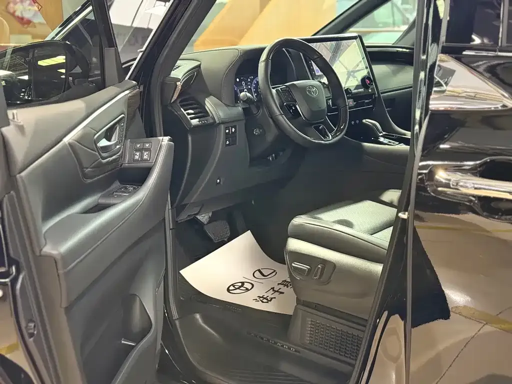 Toyota Alphard — фото 3