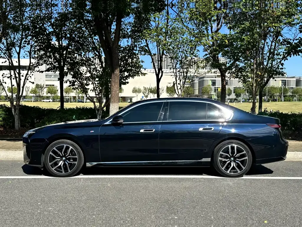 BMW 7 Series — фото 5
