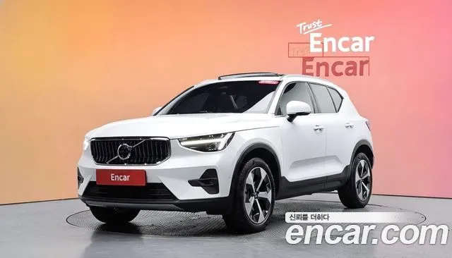 Volvo XC40 — фото 1