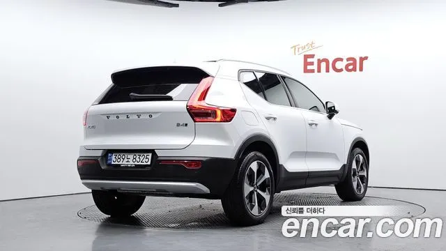 Volvo XC40 — фото 5