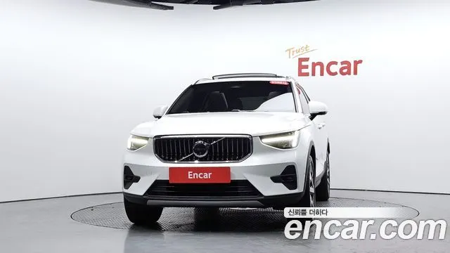 Volvo XC40 — фото 3