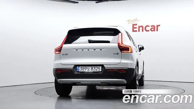Volvo XC40 — фото 4