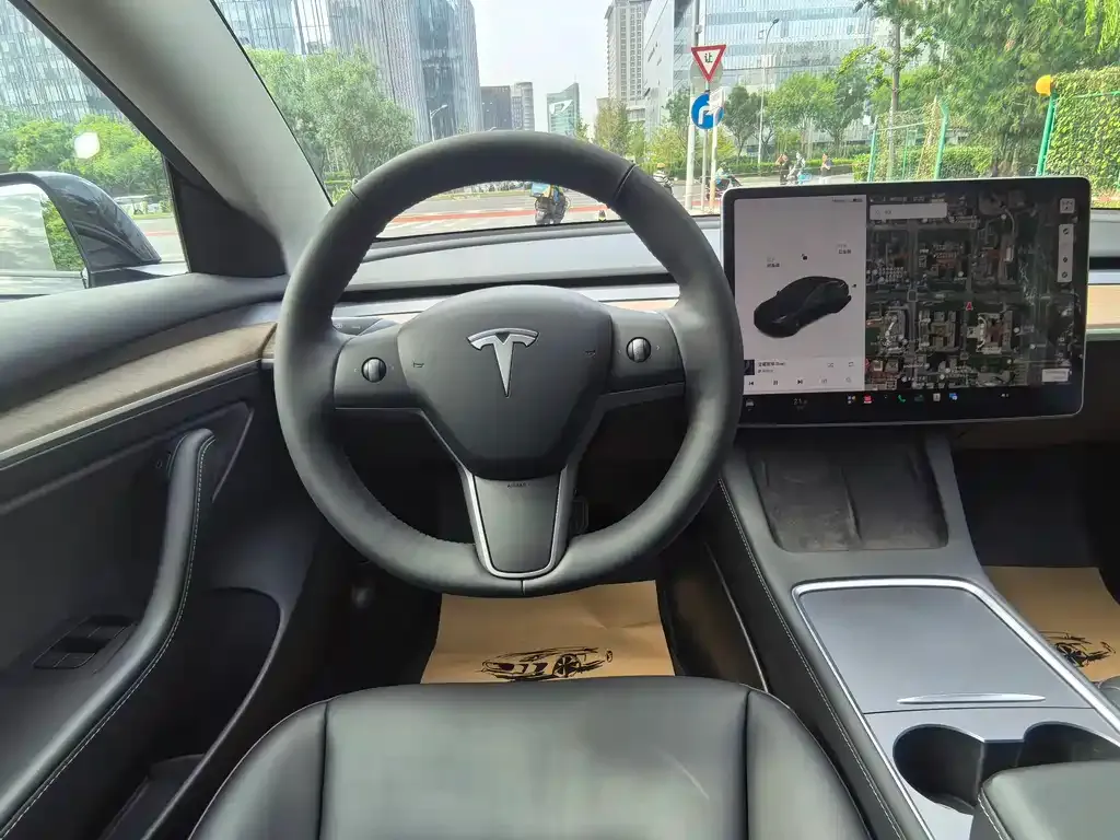 Tesla Model 3 — фото 2