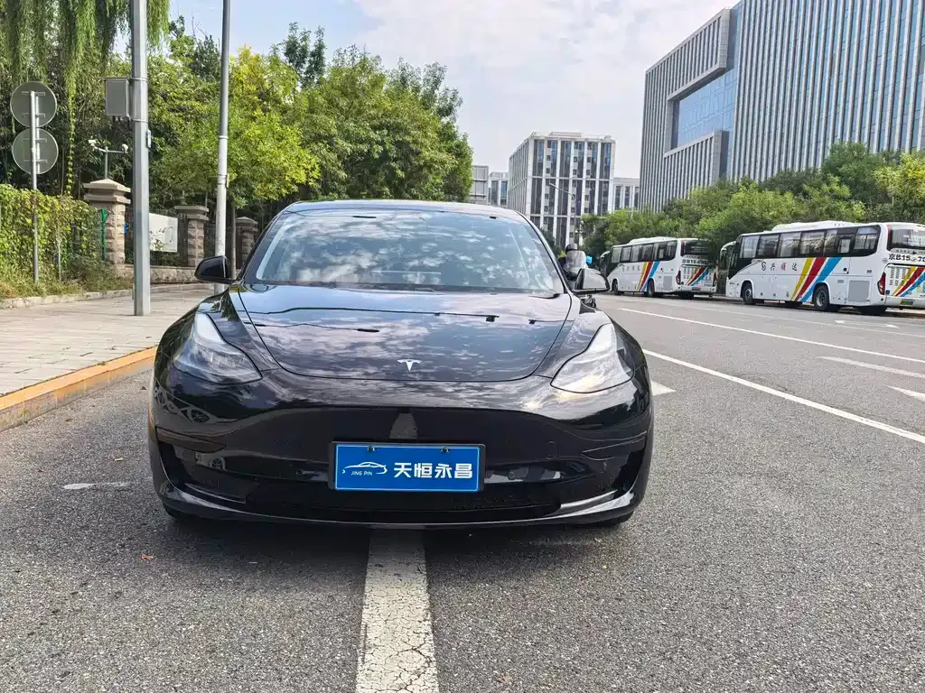 Tesla Model 3 — фото 10