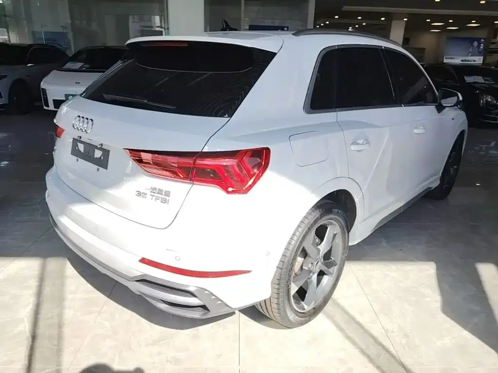 Audi Q3 — фото 10