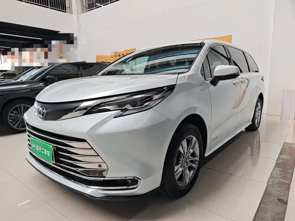 Toyota Sienna — фото 1