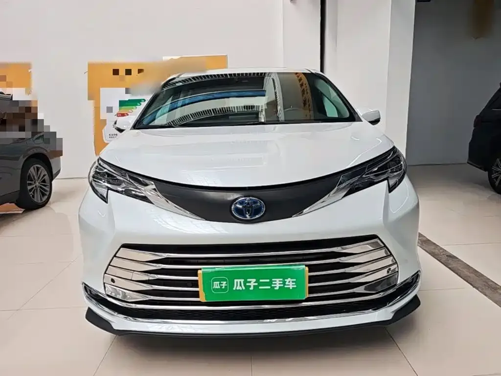 Toyota Sienna — фото 5