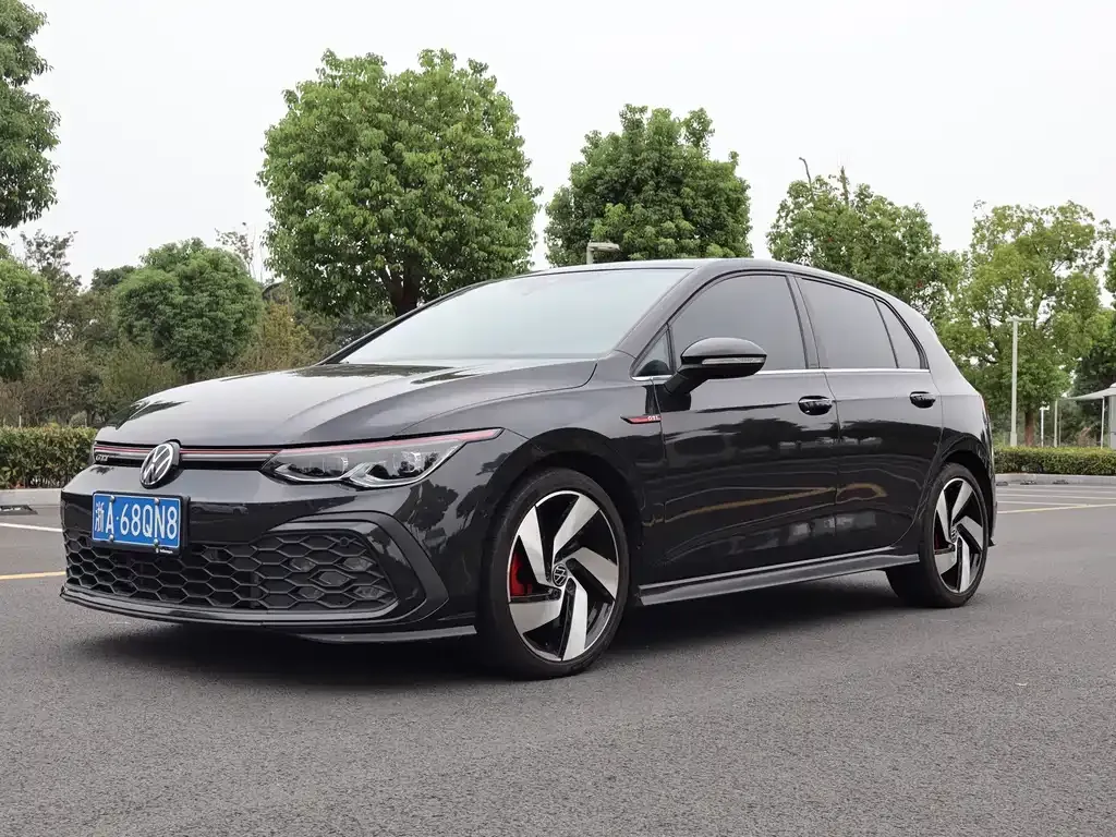 Volkswagen Golf GTI — фото 1
