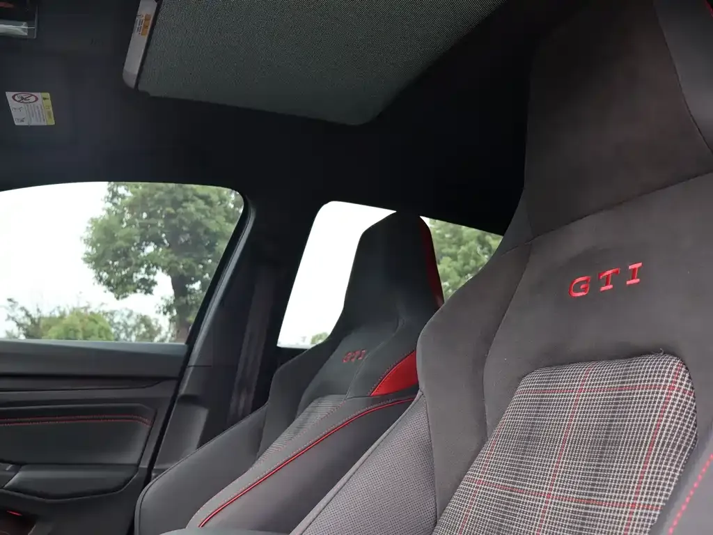 Volkswagen Golf GTI — фото 10