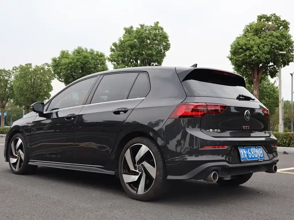 Volkswagen Golf GTI — фото 6