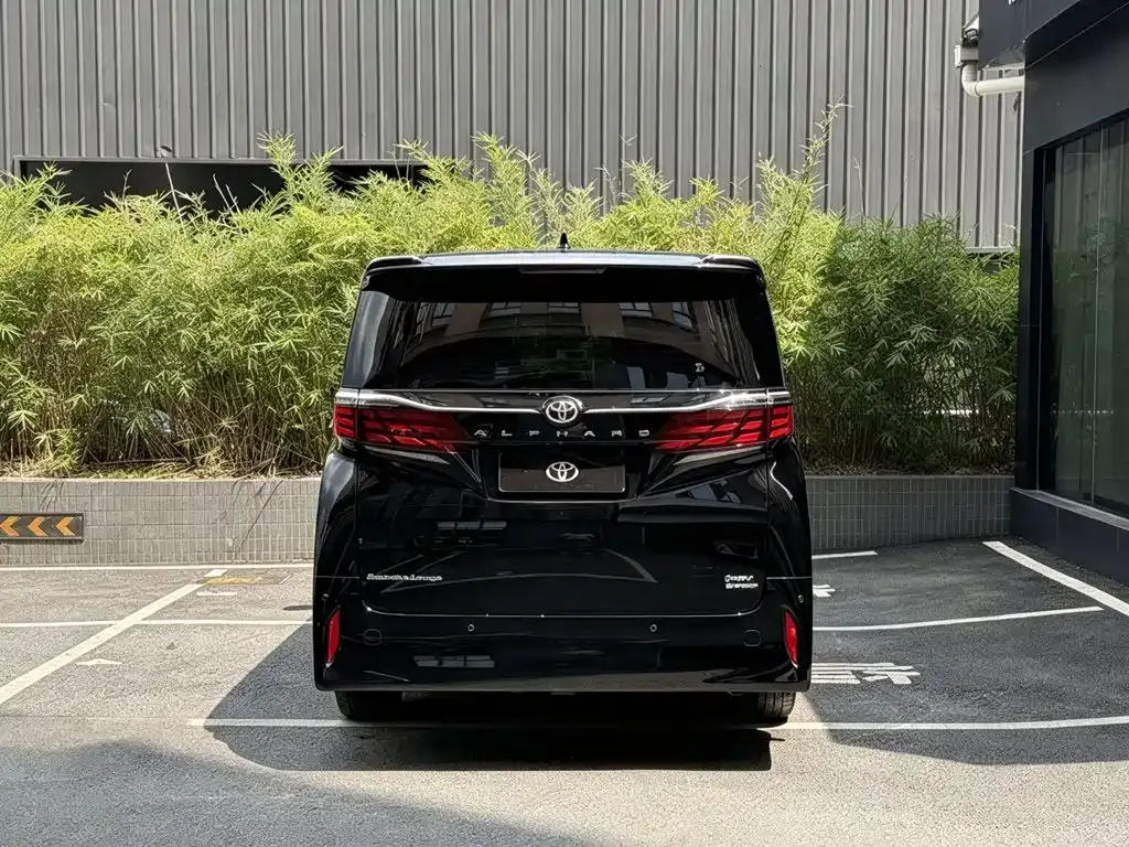 Toyota Alphard — фото 5