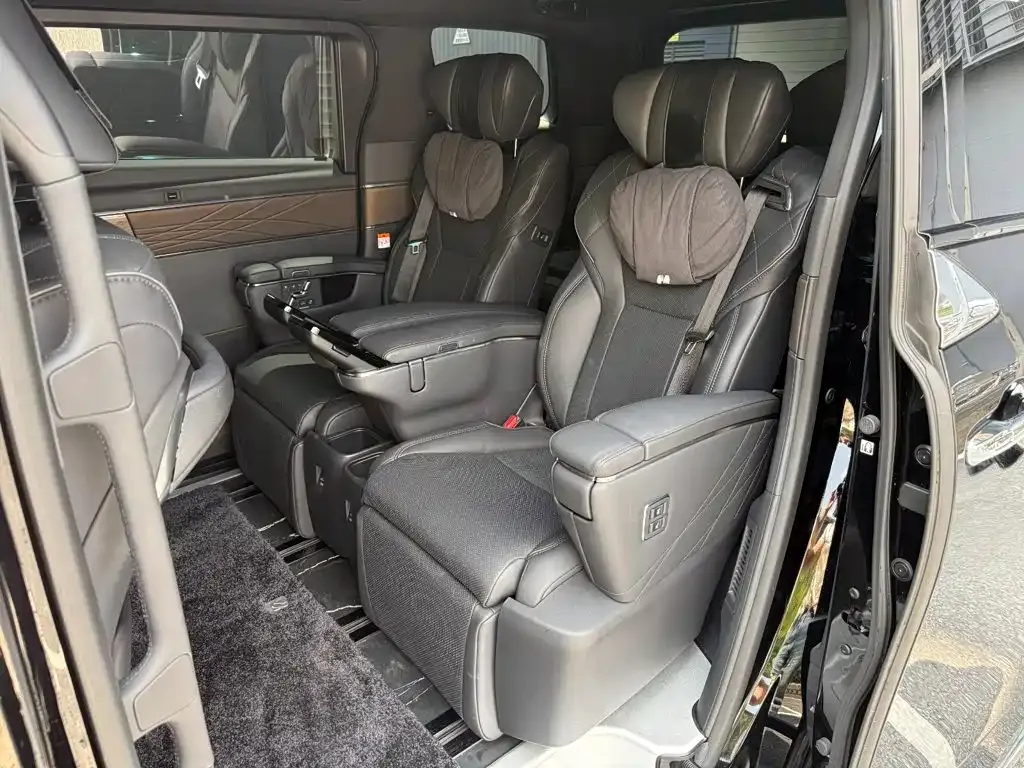 Toyota Alphard — фото 2