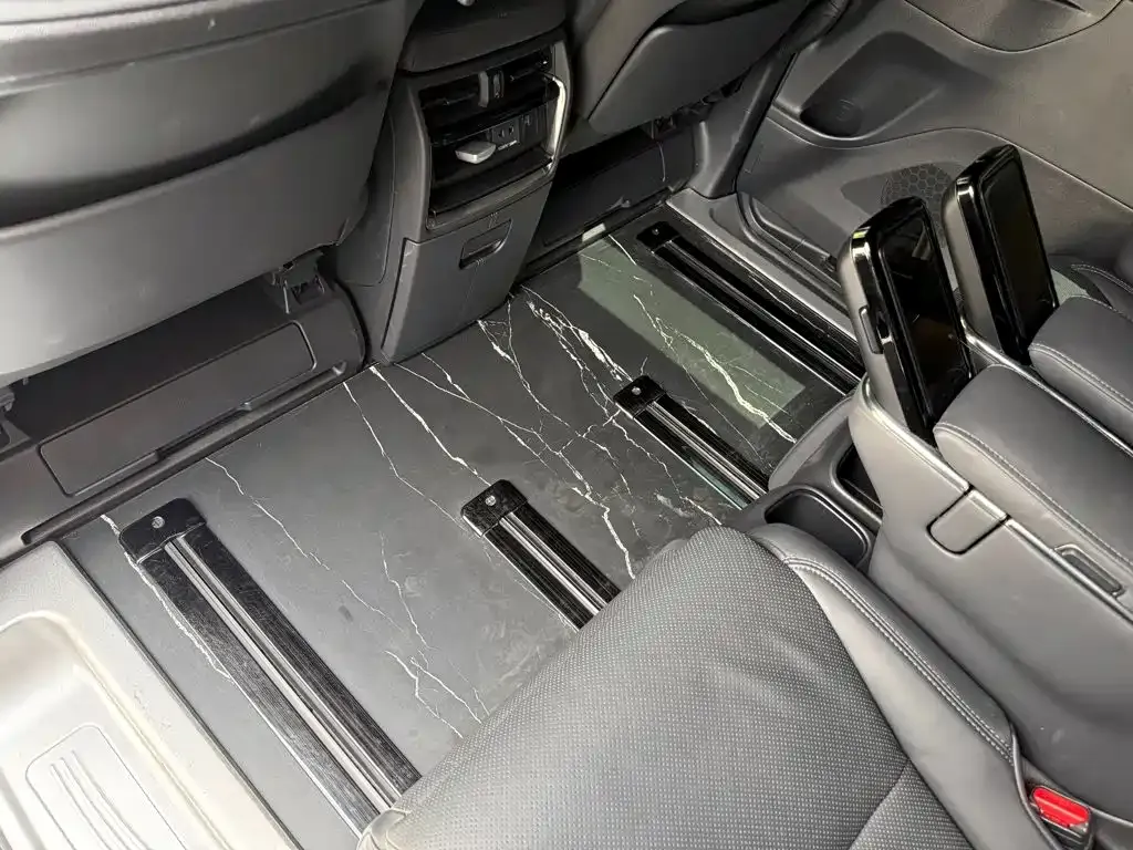 Toyota Alphard — фото 8
