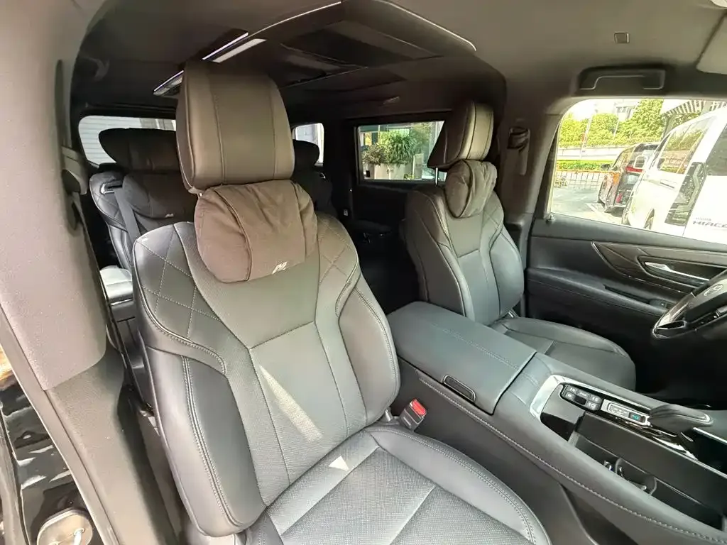 Toyota Alphard — фото 4