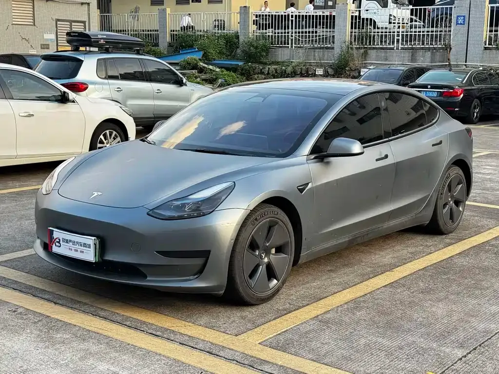 Tesla Model 3 — фото 1